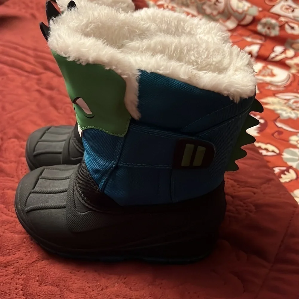Cat & yack size 7 colors black green blue winter boots Frankie Dinosaur